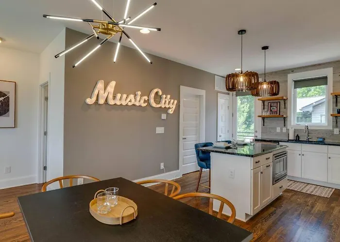 Perfectly Located-Walk To Bars- Close To Broadway