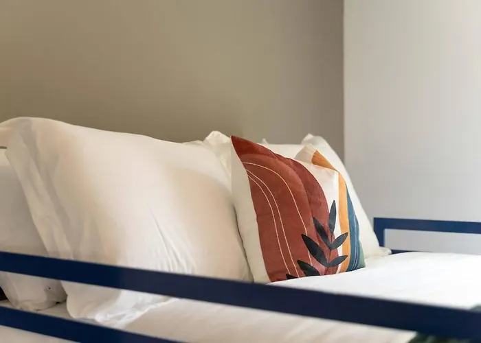 Perfectly Located-Walk To Bars- Close To Broadway
