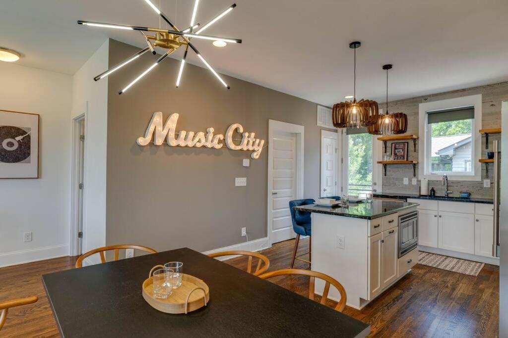Perfectly Located-walk To Bars- Close To Broadway Holiday home Nashville