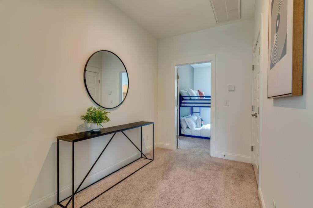 Perfectly Located-walk To Bars- Close To Broadway Holiday home *