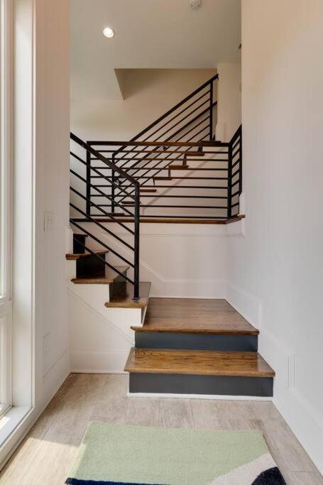 Holiday home Perfectly Located-walk To Bars- Close To Broadway Nashville