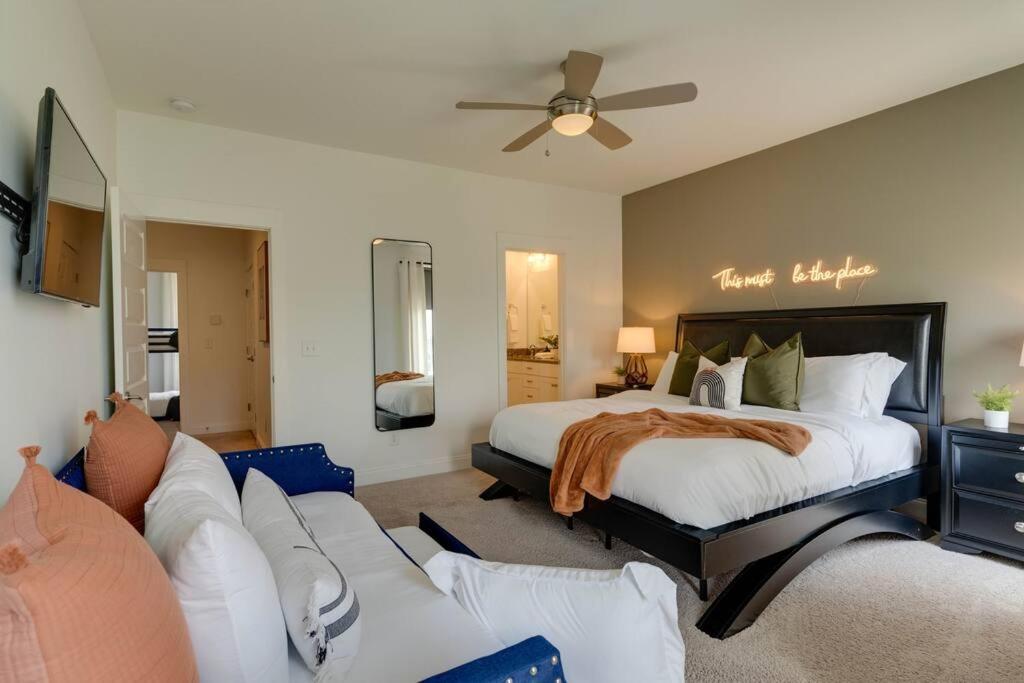 Perfectly Located-walk To Bars- Close To Broadway Holiday home