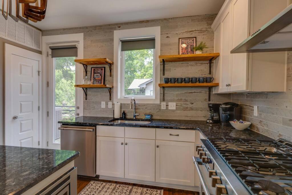 Perfectly Located-walk To Bars- Close To Broadway Holiday home *