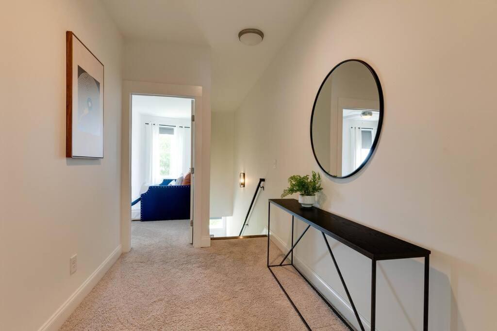 Perfectly Located-walk To Bars- Close To Broadway *