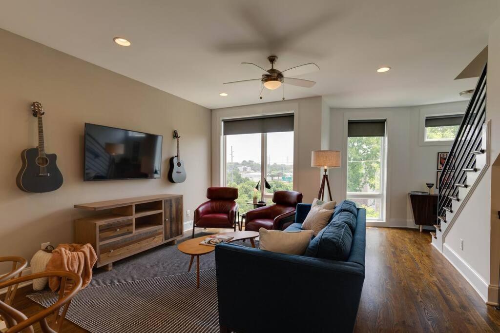 Perfectly Located-walk To Bars- Close To Broadway Holiday home