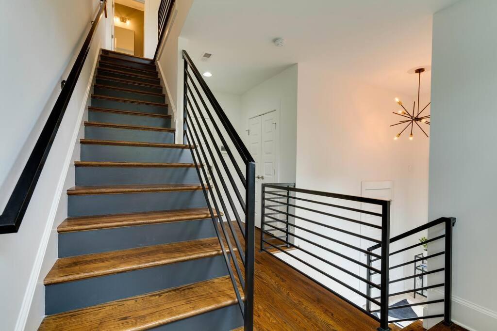 Perfectly Located-walk To Bars- Close To Broadway Holiday home *