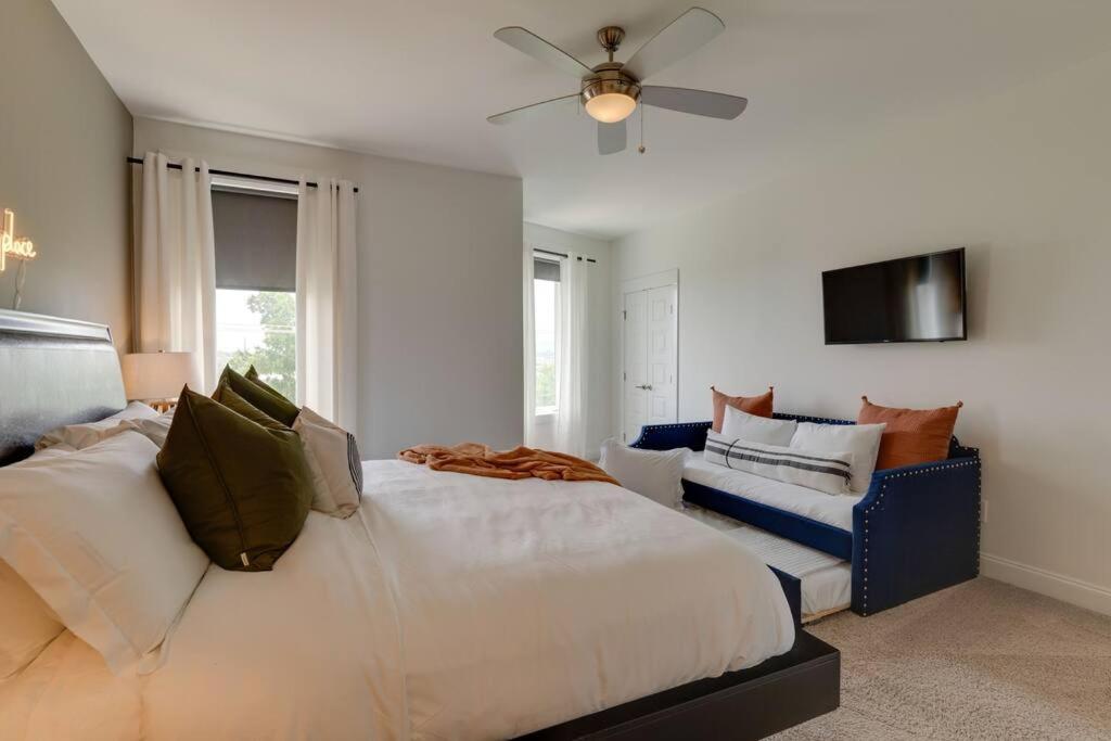 Perfectly Located-walk To Bars- Close To Broadway Holiday home *