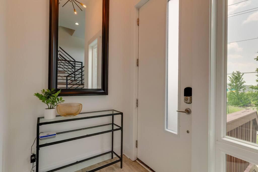 Perfectly Located-walk To Bars- Close To Broadway Holiday home Nashville