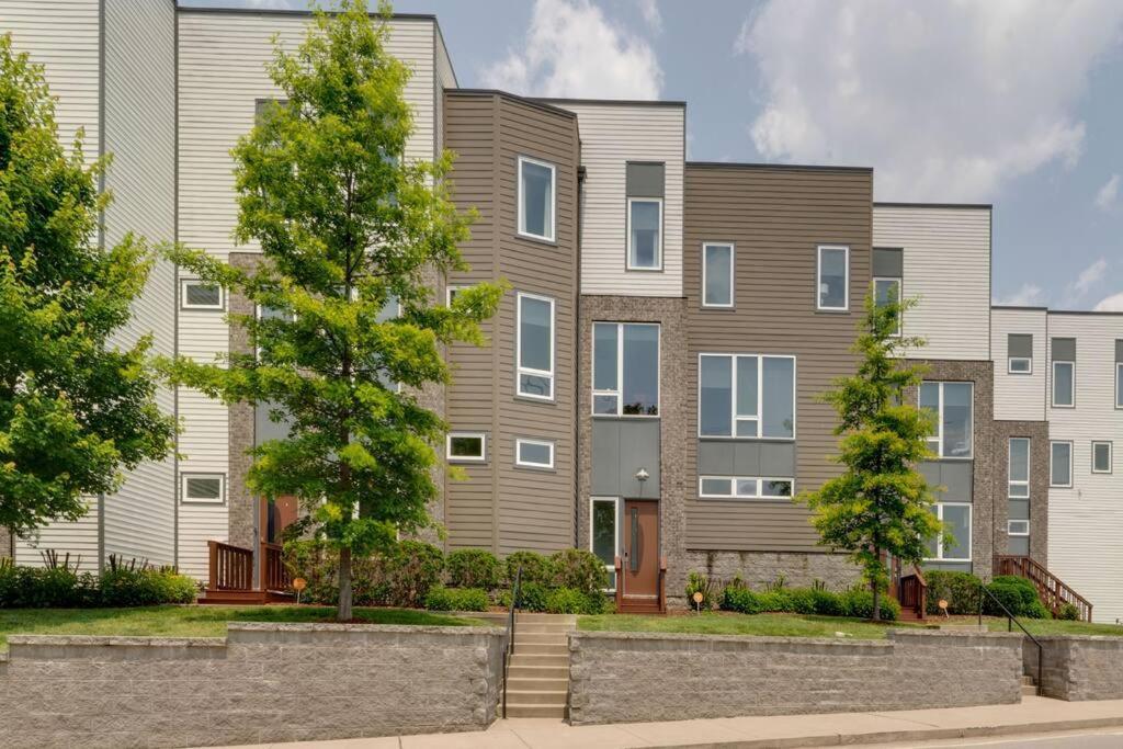 Perfectly Located-walk To Bars- Close To Broadway Holiday home