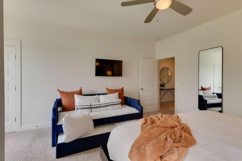 Holiday home Perfectly Located-walk To Bars- Close To Broadway
