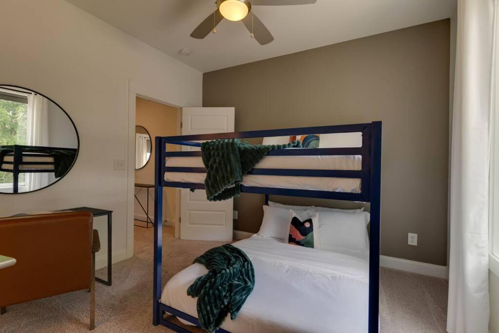 Perfectly Located-walk To Bars- Close To Broadway Casa de Férias Nashville